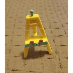 Shopkins Happy Places Moussy Art Class Easel – Dollhouse Accessory